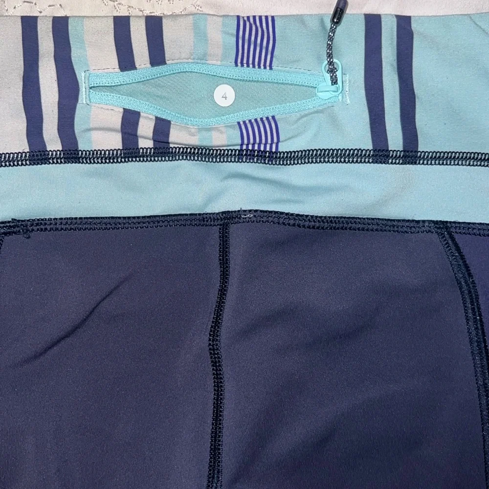 Lululemon Run A Marathon Crop II Cadet Blue Groove Stripe Size 4